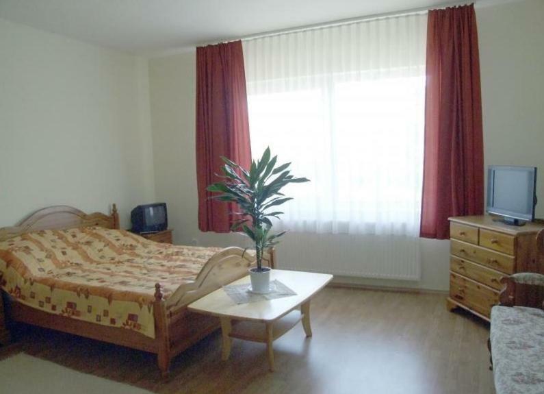 Aura Vendeghaz Hotel Hajduszoboszlo Exterior photo